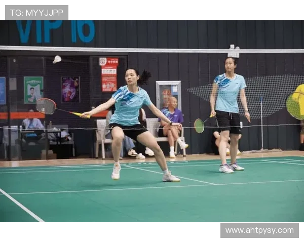 武汉羽毛球队在冠军赛中展现出惊人速度与默契配合的精彩表现分析