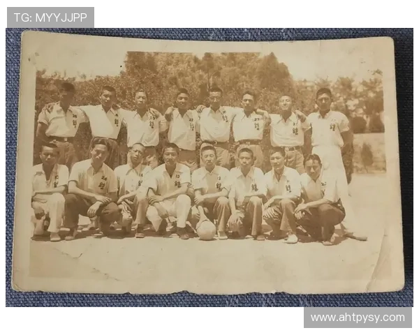 足球明星们的毕业照背后故事揭秘与青春岁月回忆分享 足球明星们的毕业照背后故事揭秘与青春岁月回忆分享