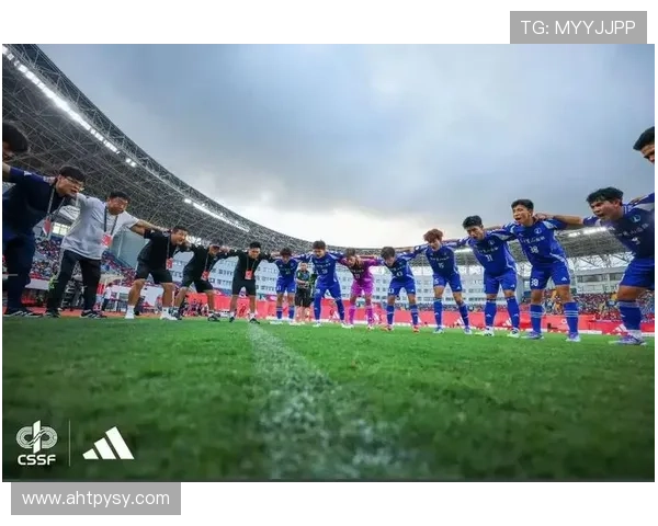 麓山国际社区足球明星闪耀赛场展现青春活力与团队精神